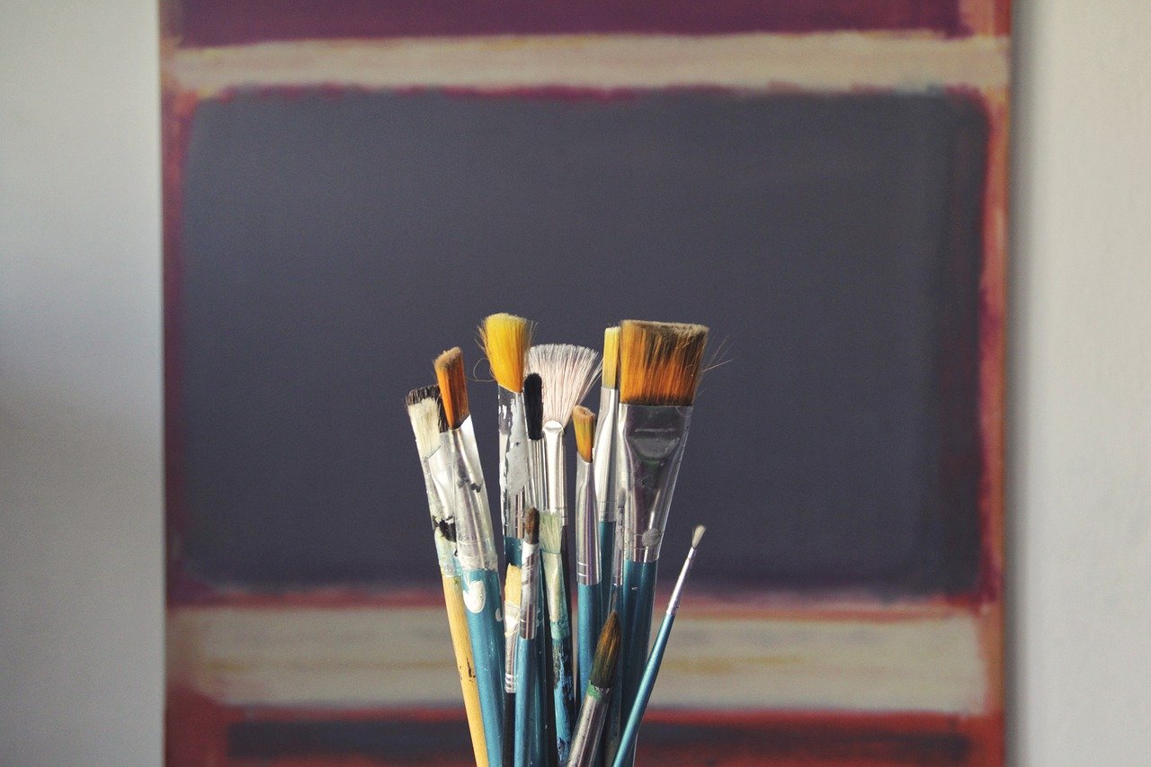 A professional guide to paint brushes for a superior finish