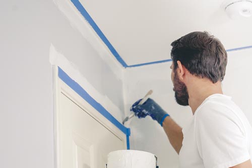 A Comprehensive Guide to Hiring a Professional Painter and Decorator in the UK